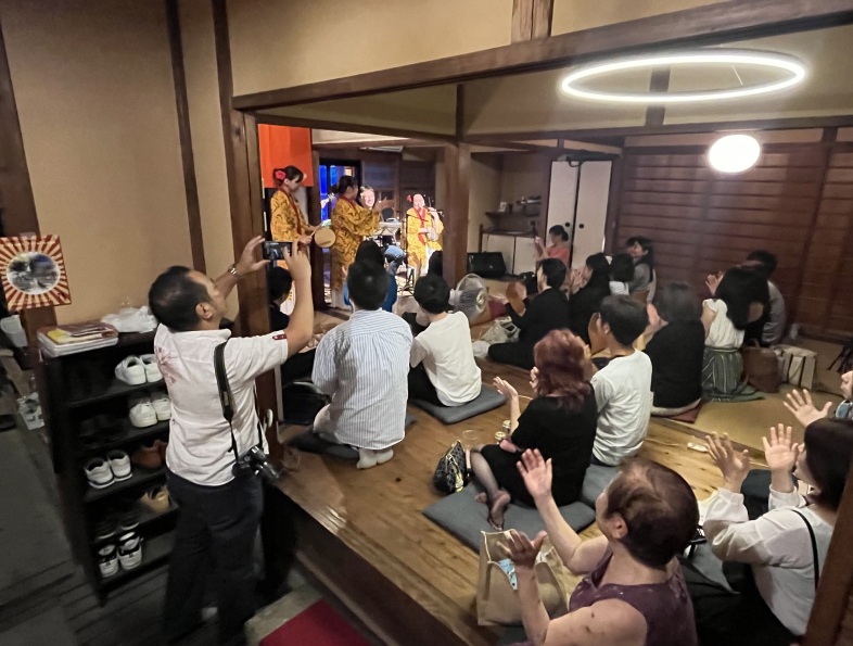 沖縄三線LIVEの様子